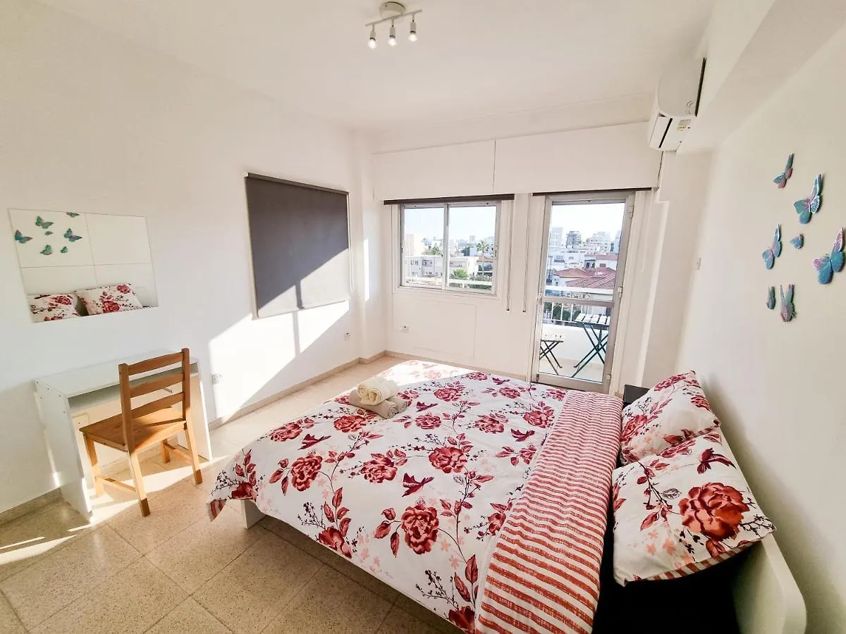 City View Rooms لارنكا منزل للإقامة